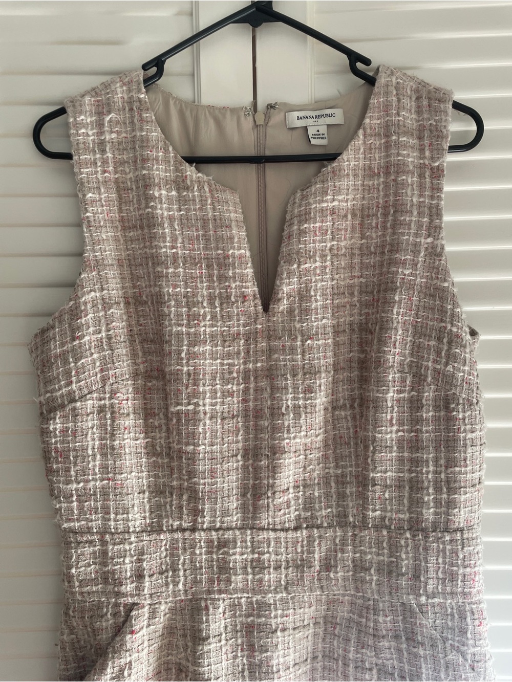 Banana Republic Women's Tweed V-Neck Sheath Dress in Beige with Pockets